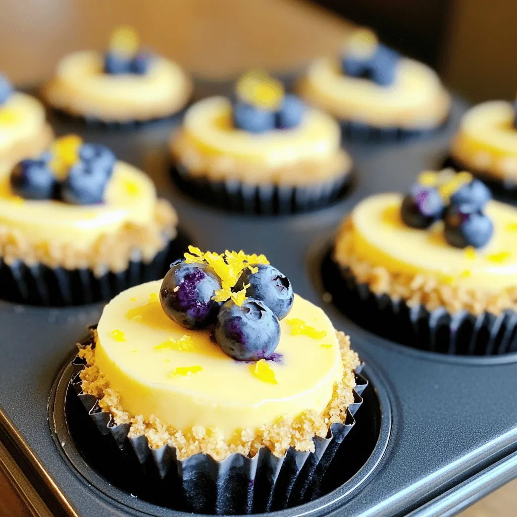 Für diese leckeren Mini Lemon Blueberry Cheesecakes brauchen Sie frische und einfache Zutaten. Hier sind die Hauptbestandteile: