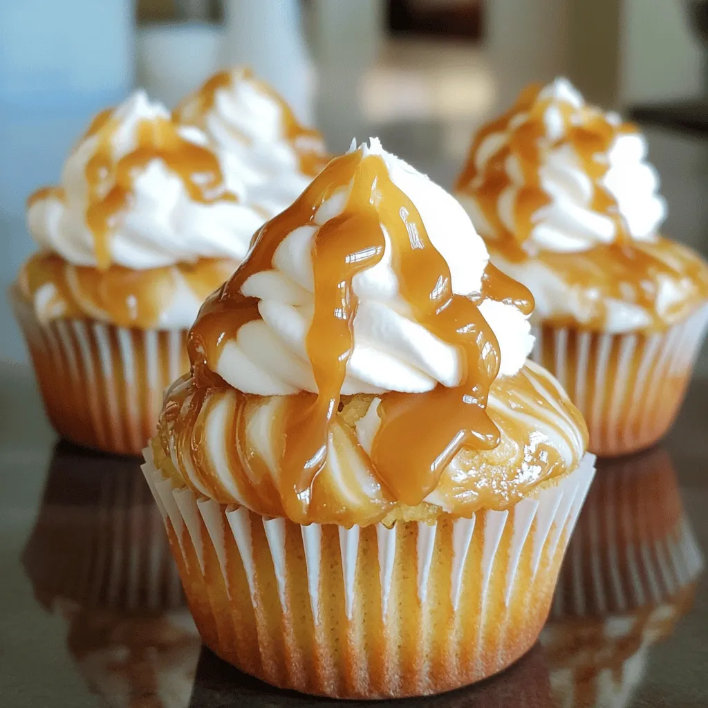 Um köstliche Karamellcupcakes zu machen, benötigst du: - 1 ½ Tassen Weizenmehl - 1 Tasse Zucker - ½ Tasse ungesalzene Butter, weich - 2 große Eier - ½ Tasse Milch - 1 Teelöffel Vanilleextrakt - 1 Teelöffel Backpulver - ¼ Teelöffel Salz - ½ Tasse Karamellsoße (plus extra zum Garnieren)
