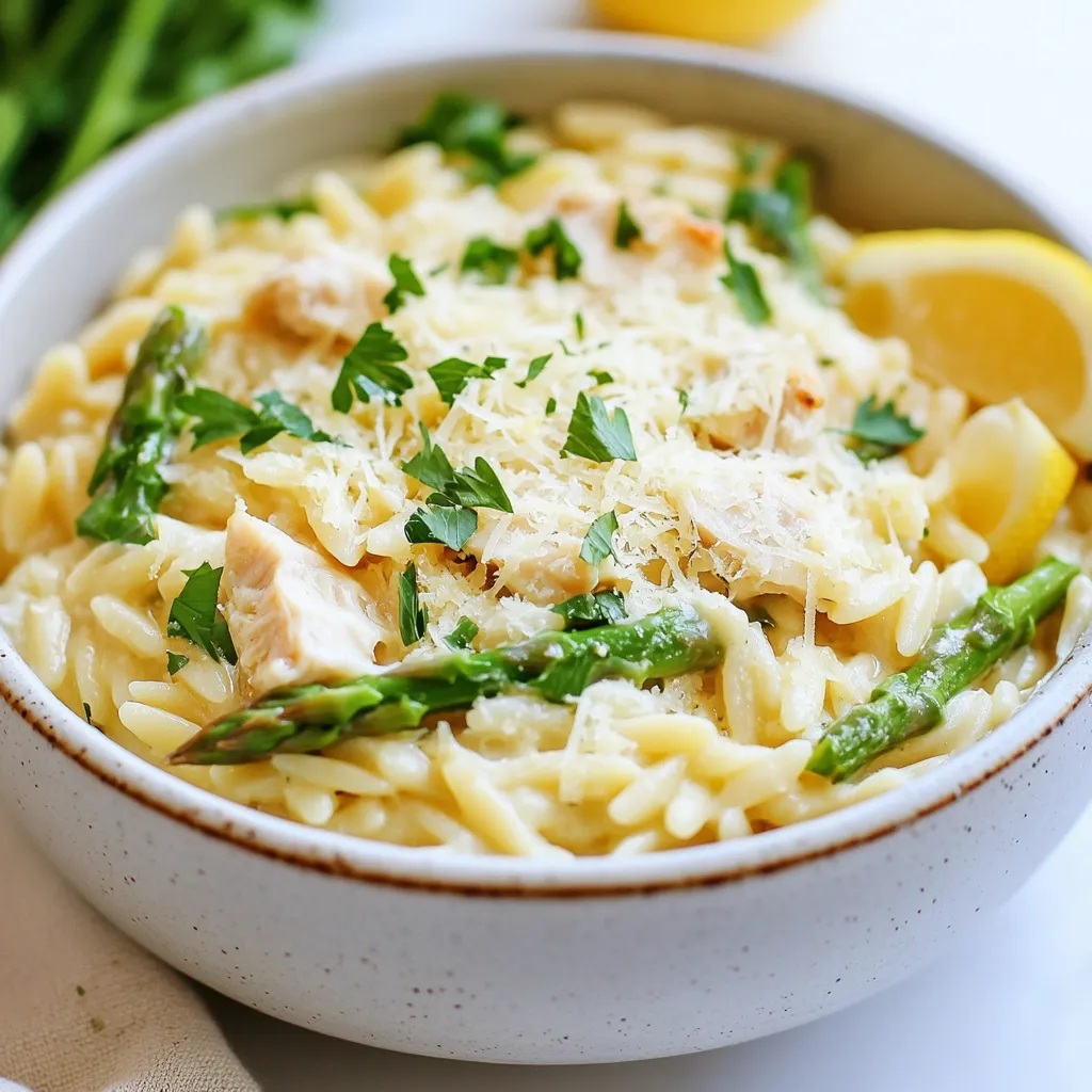 - 1 Tasse Orzo-Pasta - 2 Hähnchenbrustfilets, gewürfelt - 1 Bund Spargel, am Ende abgeschnitten und in 2,5 cm Stücke geschnitten Die Orzo-Pasta ist klein und hat eine tolle Form. Sie nimmt die Soße gut auf und macht das Gericht cremig. Die Hähnchenbrustfilets geben einen schönen Geschmack und viel Protein. Spargel bringt frische und Farbe ins Gericht. - 1 kleine Zwiebel, fein gehackt - 2 Knoblauchzehen, gehackt - 1 Tasse Hühnerbrühe - 1 Tasse Schlagsahne - 1 Tasse geriebener Parmesan-Käse - 2 Esslöffel Olivenöl - Salz und Pfeffer nach Geschmack - Frische Petersilie, gehackt, zum Garnieren Die Zwiebel und der Knoblauch geben ein tolles Aroma ab. Hühnerbrühe sorgt für den richtigen Geschmack und die Schlagsahne macht alles schön cremig. Parmesan-Käse bringt eine köstliche, salzige Note. Mit frischer Petersilie als Garnierung sieht das Gericht auch noch toll aus. {{ingredient_image_2}} Um den Orzo perfekt zu kochen, bringe zuerst in einem mittleren Topf gesalzenes Wasser zum Kochen. Füge dann 1 Tasse Orzo-Pasta hinzu. Koche den Orzo gemäß der Packungsanweisung al dente, das dauert etwa 8-10 Minuten. Nach dem Kochen gieße den Orzo in ein Sieb ab. Achte darauf, ihn gut abtropfen zu lassen, um überschüssiges Wasser zu entfernen. Stelle den abgetropften Orzo beiseite, während du die anderen Zutaten zubereitest. Erhitze in einer großen Pfanne 2 Esslöffel Olivenöl bei mittlerer Hitze. Füge die gewürfelten 2 Hähnchenbrustfilets hinzu. Würze das Hähnchen mit Salz und Pfeffer nach deinem Geschmack. Brate das Hähnchen 5-7 Minuten, bis es goldbraun und durchgegart ist. Nimm das Hähnchen dann aus der Pfanne und stelle es beiseite. In derselben Pfanne füge die fein gehackte kleine Zwiebel und den geschnittenen Spargel hinzu. Koche alles etwa 3-4 Minuten, bis die Zwiebel durchsichtig und der Spargel knackig zart ist. Jetzt ist es Zeit, die beiden gehackten Knoblauchzehen hinzuzufügen. Gar die Mischung weitere 1-2 Minuten, bis der Knoblauch aromatisch wird. Jetzt sind alle Zutaten bereit, um zusammen zu kommen und eine köstliche Mahlzeit zu bilden! Um die richtige Konsistenz für deinen Parmesan-Orzo mit Hähnchen und Spargel zu erreichen, sind zwei Dinge wichtig: die Garzeiten und die Flüssigkeitsmenge. - Richtige Garzeiten: Koche den Orzo in gesalzenem Wasser für etwa 8-10 Minuten. Er sollte al dente sein, also noch einen leichten Biss haben. - Anpassen der Flüssigkeitsmenge: Achte darauf, die Hühnerbrühe und Schlagsahne gut zu dosieren. Zu viel Flüssigkeit macht das Gericht wässrig. Ein bisschen weniger kann helfen, eine schöne, cremige Soße zu bekommen. Du kannst den Geschmack deines Gerichts mit verschiedenen Gewürzen und frischen Kräutern verbessern. - Variationen von Gewürzen: Versuche, etwas Zitronenschale oder Paprika hinzuzufügen. Das bringt frische Noten in dein Gericht. Auch eine Prise Muskatnuss kann die Aromen vertiefen. - Verwendung frischer Kräuter: Frische Petersilie ist toll, aber auch Basilikum oder Thymian passen gut. Sie geben dem Gericht einen besonderen Touch. Die Art, wie du das Gericht präsentierst, macht viel aus. Hier sind einige Serviertipps und Garnierungsideen. - Serviertipps: Verwende flache Schalen, um die Orzo-Mischung zu servieren. So sieht es appetitlicher aus. - Garnierungsideen: Streue etwas Parmesan obenauf und füge Zitronenspalten hinzu. So bekommt das Gericht einen zusätzlichen Frischekick und sieht toll aus. Pro Tipps Frische Zutaten: Verwenden Sie frischen Spargel und hochwertige Hühnerbrust für den besten Geschmack und die beste Textur. Käsewahl: Für eine intensivere Käsenote können Sie neben Parmesan auch Pecorino Romano verwenden. Ein Spritzer Zitrone: Ein Spritzer frischer Zitronensaft kurz vor dem Servieren bringt die Aromen zum Strahlen. Vorlaufzeit: Bereiten Sie alle Zutaten im Voraus vor, um den Kochprozess zu beschleunigen und Stress zu vermeiden. {{image_4}} Wenn du ein vegetarisches Gericht möchtest, kannst du das Hähnchen einfach durch Tofu ersetzen. Schneide den Tofu in kleine Würfel und brate ihn goldbraun an. Achte darauf, festen Tofu zu wählen, damit er gut hält. Die Brühe kannst du anpassen, indem du Gemüsebrühe anstelle von Hühnerbrühe nimmst. So bleibt der Geschmack voll und reichhaltig. Fühl dich frei, weitere Gemüsesorten hinzuzufügen. Zum Beispiel passen Erbsen, Spinat oder Paprika gut zu diesem Gericht. Diese Gemüsesorten fügen Farbe und Nährstoffe hinzu. Du kannst auch optionale Gewürze wie Paprika oder italienische Kräuter verwenden. Diese verleihen dem Gericht mehr Tiefe und Geschmack. Ganze Weizen-Orzo ist eine gesunde Alternative zur normalen Orzo-Pasta. Sie hat mehr Ballaststoffe und Nährstoffe. Wenn du ganze Weizen-Orzo verwendest, musst du die Kochzeit anpassen. Sie braucht meist ein wenig länger, etwa 10-12 Minuten. Achte darauf, die Konsistenz regelmäßig zu überprüfen. - Optimale Zeitspanne: Sie können Parmesan Orzo mit Hähnchen und Spargel bis zu drei Tage im Kühlschrank aufbewahren. - Behälterempfehlungen: Verwenden Sie einen luftdichten Behälter. Das hält das Gericht frisch und lecker. - Einfriermethoden: Lassen Sie das Gericht zuerst abkühlen. Füllen Sie es dann in einen gefrierfesten Behälter. Achten Sie darauf, etwas Platz zu lassen, da sich die Flüssigkeit ausdehnt. - Auftauhinweise: Lassen Sie das Gericht über Nacht im Kühlschrank auftauen. Alternativ können Sie es in der Mikrowelle auf der Auftau-Stufe erwärmen. - Beste Methoden zum Aufwärmen: Erhitzen Sie das Gericht in einer Pfanne bei mittlerer Hitze. Fügen Sie einen Schuss Hühnerbrühe oder Sahne hinzu für mehr Feuchtigkeit. - Vermeidung von Trockenheit: Rühren Sie das Gericht gut um, während es erwärmt wird. Das verhindert, dass der Orzo trocken wird und sorgt für eine cremige Textur. Die Zubereitung nimmt insgesamt etwa 30 Minuten in Anspruch. Die Vorbereitungszeit beträgt etwa 15 Minuten. Während dieser Zeit schneiden Sie das Hähnchen und den Spargel. Dann kochen Sie die Orzo-Pasta. Die Kochzeit für die Orzo liegt bei 8-10 Minuten. In der Zwischenzeit braten Sie das Hähnchen an. Danach garen Sie das Gemüse. Die letzten Schritte zur Soße und zum Mischen dauern nur einige Minuten. Ja, Sie können verschiedene Käsesorten verwenden. Pecorino Romano bietet einen ähnlichen Geschmack. Für eine milde Note können Sie Mozzarella oder Gouda verwenden. Veganer Käse ist auch eine Option, wenn Sie Milchprodukte vermeiden möchten. Experimentieren Sie mit diesen Alternativen, um den idealen Geschmack für Ihr Gericht zu finden. Ja, Parmesan Orzo mit Hähnchen und Spargel bietet viele Nährstoffe. Hähnchen ist eine gute Proteinquelle. Spargel enthält Vitamine und Ballaststoffe. Um die Kalorien zu reduzieren, verwenden Sie weniger Schlagsahne oder eine leichtere Brühe. Sie können auch die Portionen anpassen, um die Nährwerte zu optimieren. So bleibt das Gericht schmackhaft und leicht. Zu diesem Gericht passen frischer Salat oder gedünstetes Gemüse gut. Ein einfaches grünes Salatdressing ergänzt die Aromen. Auch Zitronenspalten sind eine tolle Ergänzung. Sie bringen Frische und eine leichte Säure ins Spiel. Probieren Sie verschiedene Beilagen aus, um Ihr Essen zu variieren und zu bereichern. In diesem Blogbeitrag haben wir ein köstliches Gericht mit Orzo, Hähnchen und Spargel besprochen. Wir haben die Haupt- und weiteren Zutaten sowie die Zubereitungsschritte behandelt. Tipps für die perfekte Konsistenz und Geschmacksvariationen sind ebenfalls wichtig. Denke daran, das Gericht zuzubereiten, zum Beispiel mit Tofu für eine vegetarische Variante oder frischen Kräutern. Die richtigen Aufbewahrungs- und Erwärmungsmethoden sind entscheidend, um den Geschmack zu bewahren. Mit diesen Informationen machst du dein Essen einfach und lecker.