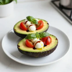 - 2 reife Avocados - 1 Tasse Cherry-Tomaten, halbiert - 1 Tasse frische Mozzarellabällchen (Bocconcini), halbiert Die Hauptzutaten machen dieses Gericht frisch und lecker. Avocados sind cremig und gesund. Sie bieten gesunde Fette. Cherry-Tomaten bringen Süße und Farbe. Mozzarellabällchen fügen eine milde, zarte Note hinzu. Diese Zutaten ergänzen sich perfekt. - 2 Esslöffel Balsamico-Glaßur - 1 Esslöffel Olivenöl - Salz und Pfeffer nach Geschmack Die Gewürze und Öle sind wichtig für den Geschmack. Balsamico-Glaßur gibt eine süß-säuerliche Note. Olivenöl sorgt für eine samtige Textur. Salz und Pfeffer heben die Aromen hervor. Diese einfachen Zutaten machen das Gericht besonders schmackhaft. {{ingredient_image_2}} - Halbiere jede Avocado der Länge nach und entferne den Kern. - Nutze einen Löffel, um das Fruchtfleisch vorsichtig herauszuschaben. Schaffe so Platz für die Füllung. - Vermenge in einer Schüssel die halbierten Cherry-Tomaten, die Mozzarellabällchen und die zerrissenen Basilikumblätter. - Träufle das Olivenöl darüber. Würze die Mischung mit Salz und Pfeffer. Mische alles vorsichtig. - Fülle die Avocadohälften großzügig mit der Tomaten-Mozzarella-Mischung. - Träufle die Balsamico-Glaßur über die gefüllten Avocados. So erhältst du einen extra Geschmacks-Kick. Um die gefüllten Avocados schön zu präsentieren, lege sie auf einen dekorativen Teller. Wähle einen Teller mit einem schönen Muster oder in einer hellen Farbe. Das hebt die frischen Farben der Zutaten hervor. Garniere die Avocados mit einigen zerrissenen Basilikumblättern. Das sieht nicht nur gut aus, sondern verstärkt auch den Geschmack. Du kannst die Füllung anpassen, um neue Geschmäcker zu entdecken. Füge etwas von dem herausgenommenen Avocadofleisch zur Mischung hinzu. Das macht die Füllung cremiger und geschmackvoller. Experimentiere auch mit anderen Kräutern wie Petersilie oder Oregano. So erhältst du verschiedene Aromen, die das Gericht noch spannender machen. Die Zutaten in diesen gefüllten Avocados sind sehr gesund. Avocados sind reich an gesunden Fetten, die gut für das Herz sind. Tomaten bieten viele Vitamine und Antioxidantien. Mozzarella hat Calcium, das für starke Knochen wichtig ist. Basilikum hat entzündungshemmende Eigenschaften und gibt dem Gericht eine frische Note. Diese Kombination unterstützt deine Gesundheit und macht das Essen lecker. Pro Tipps Reife Avocados wählen: Achte darauf, dass die Avocados leicht nachgeben, wenn du sanft drückst. Dies zeigt an, dass sie reif und bereit zum Verzehr sind. Variationen hinzufügen: Du kannst die Füllung nach Belieben variieren, indem du Zutaten wie gehackte Oliven, geröstete Pinienkerne oder sogar etwas zerkleinertes Pesto hinzufügst. Frische Zutaten verwenden: Für den besten Geschmack solltest du frische Zutaten verwenden, insbesondere die Basilikumblätter und die Mozzarella-Bällchen. Vorbereitung im Voraus: Du kannst die Avocados und die Füllung separat vorbereiten und sie kurz vor dem Servieren zusammenstellen, um eine Bräunung der Avocado zu vermeiden. {{image_4}} Du kannst die Füllung für deine Caprese gefüllten Avocados ganz nach deinem Geschmack anpassen. Für eine vegetarische Alternative probiere schwarze Oliven oder Paprika. Diese Zutaten geben den Avocados einen tollen Geschmack. Außerdem kannst du frische Kräuter wie Oregano oder Petersilie verwenden. Eine andere leckere Option ist es, gegrilltes Gemüse hinzuzufügen. Zucchini, Paprika und Auberginen passen perfekt zu den Aromen von Mozzarella und Tomaten. Das Gemüse gibt einen rauchigen, herzhaften Geschmack. Grill das Gemüse vorher und lass es abkühlen, bevor du es mit den anderen Zutaten vermischst. Die gefüllten Avocados sind ein toller Snack oder eine leichte Mahlzeit. Du kannst sie mit einem frischen grünen Salat servieren. Ein einfacher Rucola- oder Spinatsalat passt hervorragend dazu. Das gibt jedem Bissen einen schönen Crunch. Baguette oder Brötchen sind auch eine großartige Beilage. Das Brot ergänzt die Cremigkeit der Avocados. Du kannst das Brot leicht rösten, um zusätzlichen Geschmack zu erzielen. So genießt du eine ausgewogene und schmackhafte Mahlzeit. Eine der besten Möglichkeiten, die gefüllten Avocados zu variieren, ist die Verwendung von saisonalen Zutaten. Im Sommer schmecken frische, reife Tomaten am besten. Im Herbst kannst du Kürbis oder Süßkartoffeln hinzufügen. Diese Zutaten bringen neue Farben und Aromen in dein Gericht. Achte darauf, die frischen Zutaten der Saison zu nutzen, um das Beste aus deinem Essen herauszuholen. - Lagere gefüllte Avocados im Kühlschrank. Sie bleiben frisch und lecker. - Die maximale Haltbarkeit beträgt etwa 1 Tag. Danach können sie braun werden. - Du kannst die Füllung im Voraus zubereiten. So sparst du Zeit beim Servieren. - Fülle die Avocados kurz vor dem Servieren. So bleiben sie frisch und schön. Um die Avocados frisch zu halten, gibt es einige einfache Tricks. Eine Möglichkeit ist, die Avocado mit Zitronensaft zu bestreichen. Die Säure hilft, die Verfärbung zu stoppen. Du kannst auch die Avocadohälften in ein luftdichtes Behältnis legen. Lege sie mit der Schnittfläche nach oben, um die Luft zu reduzieren. Eine andere Option ist, die Kerne in der Avocado zu lassen, da sie helfen, die Frische zu bewahren. Wenn du die Avocados mit etwas Zwiebel zusammen lagerst, kann das ebenfalls helfen, die Farbe zu erhalten. Die gefüllten Avocados sind am besten frisch. Du kannst die Füllung jedoch im Voraus zubereiten. Mische die Tomaten, Mozzarella und Basilikum und stelle die Mischung in den Kühlschrank. Die Avocados solltest du erst kurz vor dem Servieren füllen. Dies verhindert, dass sie braun werden. Wenn du die Avocados im Voraus füllst, lagere sie in einem luftdichten Behälter. Achte darauf, etwas Zitronensaft auf die Oberfläche zu geben, um die Frische zu bewahren. Die gefüllten Avocados sind nicht vegan, da sie Mozzarella enthalten. Du kannst jedoch eine vegane Variante zubereiten. Ersetze den Käse durch pflanzliche Alternativen oder nutze Tofu für eine ähnliche Konsistenz. Achte darauf, dass alle anderen Zutaten, wie Olivenöl und Balsamico, vegan sind. So kannst du ein leckeres und gesundes Gericht genießen, das auch ohne tierische Produkte köstlich schmeckt. Die gefüllten Avocados sind einfach zuzubereiten und sehr lecker. Wir haben die Hauptzutaten wie Avocados, Cherry-Tomaten und Mozzarella besprochen. Dazu kamen die richtigen Gewürze und eine Schritt-für-Schritt-Anleitung. Ich hoffe, die Tipps zur Präsentation und Variationen der Füllung helfen dir weiter. Nutze die Lagerungshinweise, um die frischen Avocados zu bewahren. Mit diesen Infos bist du gut gerüstet, um köstliche gefüllte Avocados zuzubereiten. Viel Spaß beim Ausprobieren!