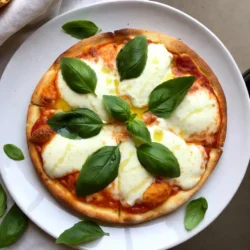 - 1 mittlerer Blumenkohl, in Röschen zerteilt - 120 g geriebener Mozzarella-Käse - 30 g geriebener Parmesan-Käse Die Hauptzutaten sind der Schlüssel zu einer großartigen Blumenkohlkrusten-Margherita-Pizza. Blumenkohl macht die Kruste leicht und gesund. Mozzarella bringt die cremige Textur, während Parmesan einen tiefen Geschmack hinzufügt. - 1 Teelöffel getrockneter Oregano - 1/2 Teelöffel Knoblauchpulver - Salz und Pfeffer nach Geschmack - 1/4 Tasse frische Basilikumblätter Die Gewürze und Extras geben der Pizza ihren charakteristischen Geschmack. Oregano bringt die italienische Note. Knoblauchpulver sorgt für das besondere Aroma. Frische Basilikumblätter sind ein Muss für die Garnierung. - 1 großes Ei, verquirlt - 120 g Marinara-Sauce - Ein Spritzer Olivenöl Das Ei hilft, die Kruste zusammenzuhalten. Marinara-Sauce ist die perfekte Basis für den Belag. Ein Spritzer Olivenöl gibt der Pizza zusätzlichen Glanz und Geschmack. Jede Zutat spielt eine wichtige Rolle in diesem Rezept. Sie arbeiten zusammen, um eine köstliche und gesunde Pizza zu schaffen. {{ingredient_image_2}} - Zuerst zerteilen Sie 1 mittleren Blumenkohl in kleine Röschen. - Geben Sie die Röschen in eine Küchenmaschine. Pürieren Sie sie bis sie wie Reiskörner aussehen. - Füllen Sie das pürierte Gemüse in eine mikrowellengeeignete Schüssel. Erhitzen Sie es bei hoher Leistung für 5 bis 7 Minuten. - Lassen Sie den Blumenkohl danach abkühlen. - Wenn der Blumenkohl abgekühlt ist, wickeln Sie ihn in ein sauberes Geschirrtuch. - Drücken Sie so viel Feuchtigkeit wie möglich aus. - In einer großen Schüssel vermischen Sie den Blumenkohl, 120 g geriebenen Mozzarella, 30 g Parmesan, 1 verquirltes Ei, 1 Teelöffel Oregano, 1/2 Teelöffel Knoblauchpulver sowie Salz und Pfeffer. - Mischen Sie alles gut, bis es gleichmäßig verteilt ist. - Übertragen Sie die Mischung auf ein Backblech mit Backpapier. Formen Sie die Pizza-Kruste etwa 0,6 cm dick. - Heizen Sie den Ofen auf 220 °C vor. Backen Sie die Kruste 15 bis 20 Minuten lang. Sie sollte goldbraun und fest sein. - Nach dem Backen verteilen Sie 120 g Marinara-Sauce gleichmäßig auf der Kruste. - Belegen Sie die Sauce mit 250 g frischem Mozzarella in Scheiben. Backen Sie die Pizza weitere 10 Minuten, bis der Käse geschmolzen ist. - Garnieren Sie die Pizza mit frischen Basilikumblättern und einem Spritzer Olivenöl. - Lassen Sie die Pizza kurz abkühlen, schneiden Sie sie in Stücke und servieren Sie sie warm. Um die beste Blumenkohlkruste zu machen, achte auf die Konsistenz. Püriere den Blumenkohl gut, bis er wie Reiskörner aussieht. Dadurch wird die Kruste schön knusprig. Der wichtigste Schritt ist, die Feuchtigkeit zu entfernen. Wickel den Blumenkohl in ein Geschirrtuch und drücke ihn fest. So wird die Kruste nicht matschig. Mozzarella ist klassisch, aber du kannst auch andere Käsesorten verwenden. Cheddar oder Gouda geben der Pizza einen anderen Geschmack. Für eine würzigere Note probiere Feta oder Ziegenkäse. Das bringt frische und spannende Aromen. Serviere die Pizza mit einem frischen Salat. Ein einfacher grüner Salat passt gut. Für besondere Anlässe richte die Pizza auf einem Holzbrett an. Streue frische Basilikumblätter darum, um sie schön aussehen zu lassen. Ein Spritzer Olivenöl obenauf macht sie noch besser. Pro Tipps Blumenkohl richtig vorbereiten: Stellen Sie sicher, dass der Blumenkohl gut püriert und die Feuchtigkeit vollständig entfernt wurde, damit die Kruste nicht durchweicht. Frische Kräuter verwenden: Frische Basilikumblätter verleihen der Pizza ein intensives Aroma und frischen Geschmack. Fügen Sie sie erst nach dem Backen hinzu. Ofen gut vorheizen: Ein gut vorgeheizter Ofen sorgt dafür, dass die Kruste schön knusprig wird. Warten Sie, bis der Ofen die richtige Temperatur erreicht hat, bevor Sie die Pizza backen. Variationen ausprobieren: Experimentieren Sie mit verschiedenen Käsesorten und Toppings, um Ihre persönliche Lieblingsversion der Blumenkohl-Pizza zu kreieren. {{image_4}} Du kannst die Blumenkohlkrusten-Margherita-Pizza ganz nach deinem Geschmack anpassen. Hier sind einige Ideen: - Weitere Beläge: Experimentiere mit Paprika, Zwiebeln oder Spinat. Diese Gemüse sind lecker und bringen Farbe auf die Pizza. - Verfeinerungen mit saisonalem Gemüse: Im Frühling probiere Spargel oder Erbsen. Im Herbst sind Kürbis und Zucchini großartig. Wenn du auf deine Kalorien achtest, habe ich einige Vorschläge: - Low-Carb-Optionen: Verwende weniger Käse oder ersetze den Blumenkohl durch Brokkoli. So bleibt die Pizza leicht und nahrhaft. - Glutenfreie Anpassungen: Die Blumenkohlkruste ist von Natur aus glutenfrei. Achte darauf, auch glutenfreie Beilagen zu wählen. Für alle, die vegan leben, gibt es tolle Alternativen: - Vegane Käsesubstitute: Nutze Cashew-Käse oder Hefeflocken. Sie geben der Pizza einen tollen Geschmack. - Empfehlungen für vegane Eierersatzmittel: Verwende Leinsamen oder Apfelmus, um das Ei zu ersetzen. Diese Optionen halten die Kruste zusammen und machen sie köstlich. Um die Blumenkohlkrusten-Margherita-Pizza frisch zu halten, lege sie in einen luftdichten Behälter. Du kannst die Pizza auch mit Frischhaltefolie abdecken. Achte darauf, dass die Pizza gut abgekühlt ist, bevor du sie lagerst. So bleibt die Kruste knusprig und der Käse schmilzt nicht. Halte die Pizza im Kühlschrank für maximal drei Tage. Wenn du die Pizza länger aufbewahren möchtest, friere sie ein. Lass die Pizza zuerst ganz abkühlen. Wickel sie dann in Frischhaltefolie und lege sie in einen Gefrierbeutel. Achte darauf, die Luft so gut wie möglich herauszudrücken. So bleibt die Pizza bis zu drei Monate frisch. Wenn du die Pizza aufwärmen möchtest, nimm sie aus dem Gefrierfach und lasse sie im Kühlschrank auftauen. Du kannst sie auch direkt im Ofen aufwärmen. Stelle den Ofen auf 180 °C ein und backe die Pizza für etwa 10 bis 15 Minuten. So wird die Kruste wieder knusprig. Die Blumenkohlkrusten-Margherita-Pizza hält sich im Kühlschrank bis zu drei Tage. Im Gefrierfach bleibt sie bis zu drei Monate genießbar. Achte jedoch darauf, sie gut verpackt zu lagern, um Gefrierbrand zu vermeiden. Um die Blumenkohlkruste richtig zu machen, musst du Dunkelheit und Feuchtigkeit vermeiden. Beginne mit frischem Blumenkohl. Püriere ihn gut, bis er die Konsistenz von Reis hat. Danach erhitze ihn in der Mikrowelle. Lass ihn abkühlen und drücke dann das Wasser aus. Zu viel Feuchtigkeit macht die Kruste matschig. Achte darauf, dass die Kruste gut gebacken wird, bis sie goldbraun ist. So wird sie knusprig und lecker. Ja, die Blumenkohl-Krusten-Pizza ist gesund. Sie hat viele Nährstoffvorteile. Blumenkohl enthält Vitamine und Ballaststoffe. Diese helfen dir, dich gut zu fühlen. Mozzarella und Parmesan liefern Kalzium für starke Knochen. Diese Pizza hat weniger Kohlenhydrate als eine normale Pizza. Sie ist perfekt für eine gesunde Ernährung. Ja, du kannst die Pizza im Voraus zubereiten. Mach die Kruste einen Tag vorher und lagere sie im Kühlschrank. Wickel sie gut ein, damit sie frisch bleibt. Du kannst auch die fertige Pizza einfrieren. Achte darauf, sie gut abzudecken. So bleibt der Geschmack erhalten. Wenn du bereit bist, backe sie einfach, bis sie heiß und knusprig ist. Die Blumenkohlpizza bietet eine leckere und gesunde Alternative zur klassischen Pizza. Wir haben die wichtigsten Zutaten wie Blumenkohl, Mozzarella und Gewürze betrachtet. Die Schritt-für-Schritt-Anleitung zur Zubereitung der Kruste und der Backanleitung hilft dir, die perfekte Pizza zu machen. Denk an die verschiedenen Variationen, von Gemüseoptionen bis hin zu veganen Alternativen. Mit den Tipps zur Lagerung bleibt deine Pizza frisch und lecker. Egal, ob für den Alltag oder besondere Anlässe, diese Blumenkohlpizza wird bestimmt ein Hit!